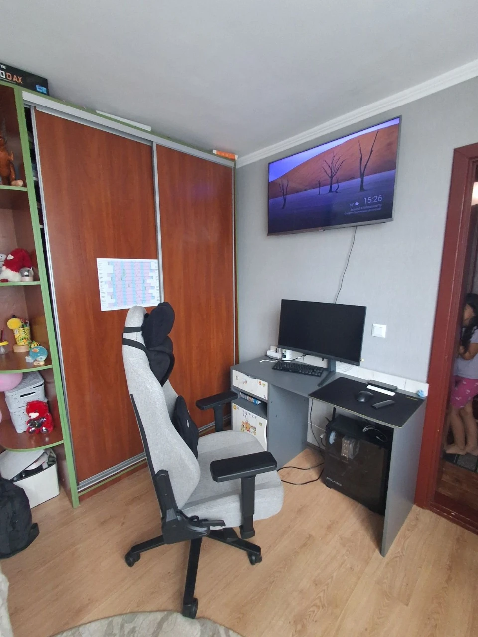 2 Rooms in Dorm near Fountain