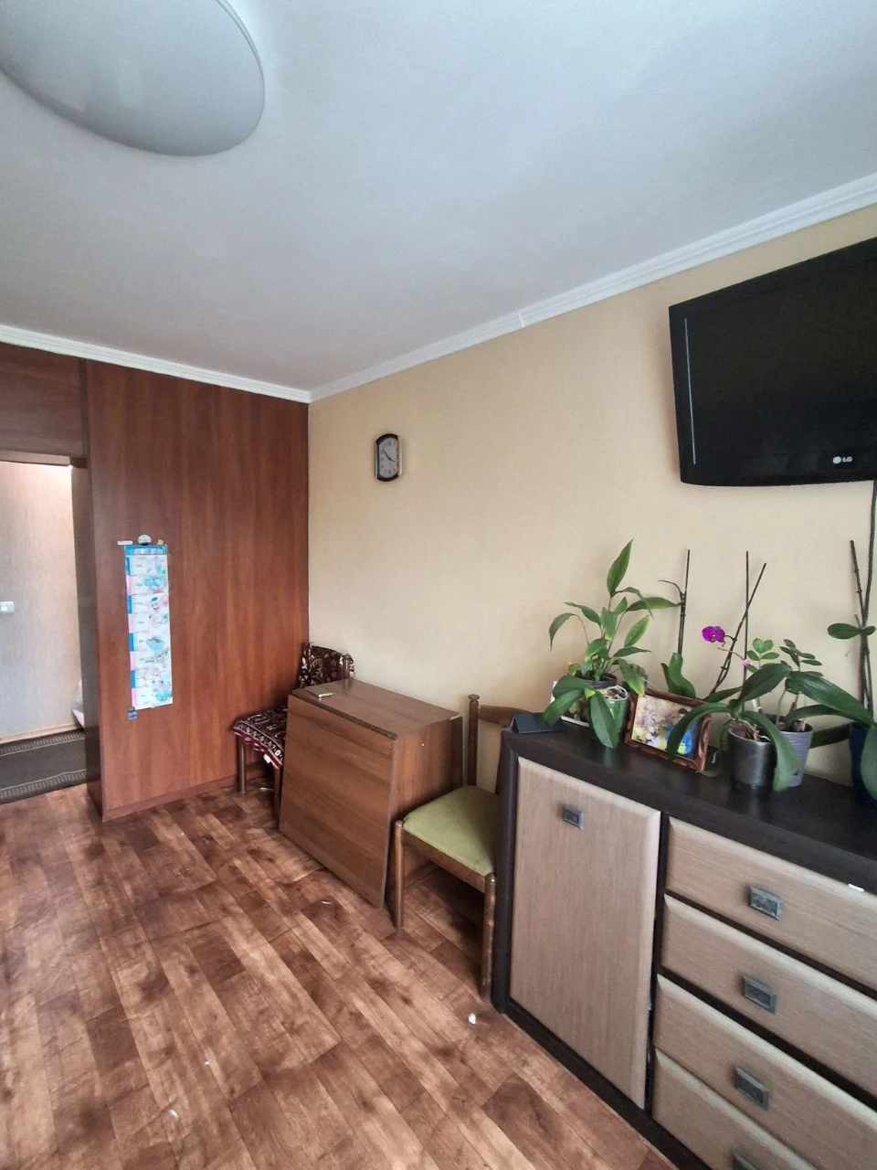 2 Rooms in Dorm near Fountain