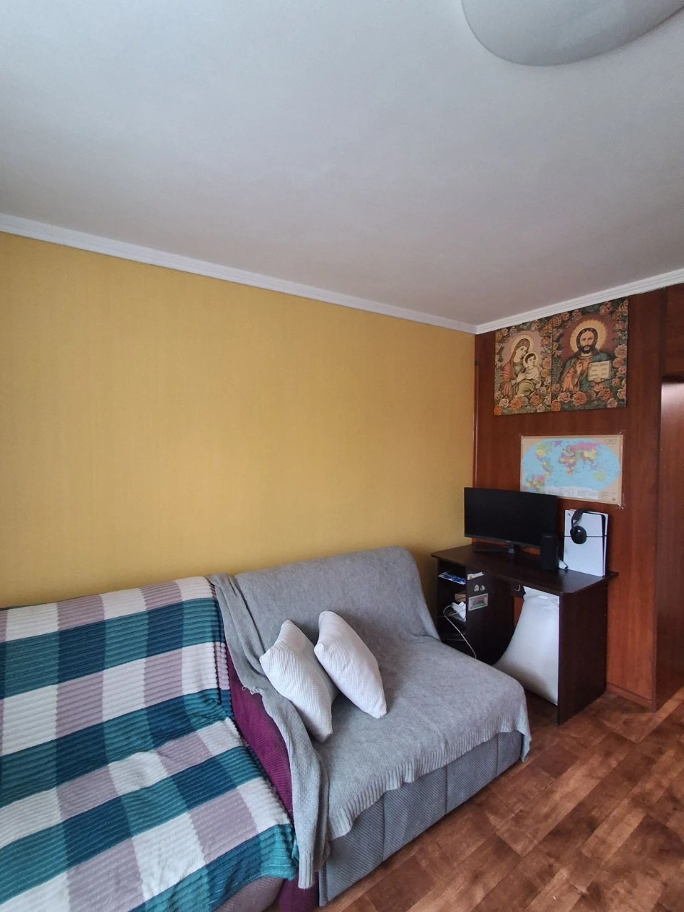 2 Rooms in Dorm near Fountain