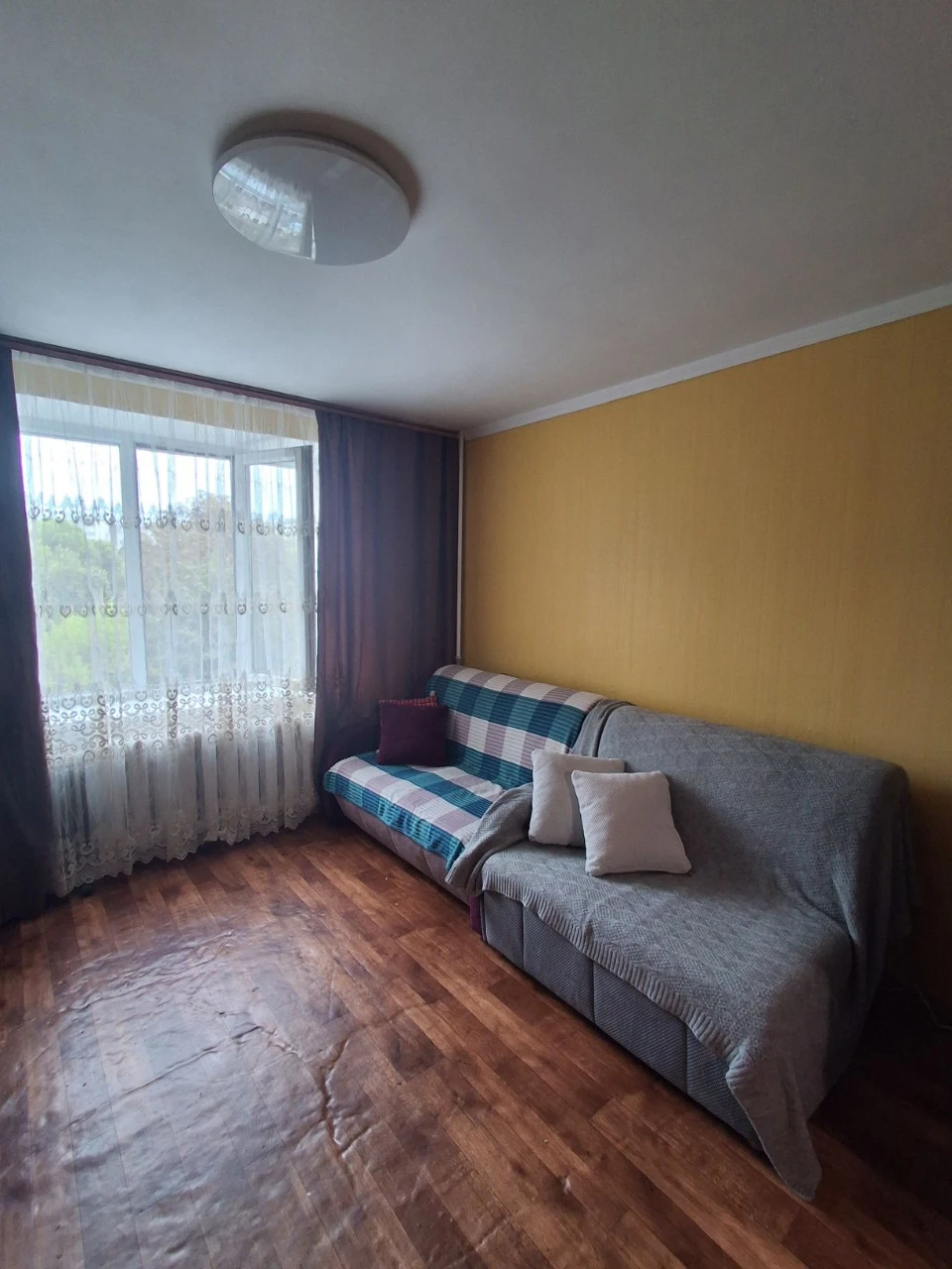 2 Rooms in Dorm near Fountain