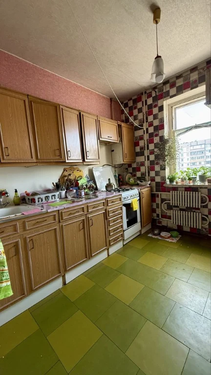 Продается 2-комнатная квартира, 4-й микрорайон, Левый берег