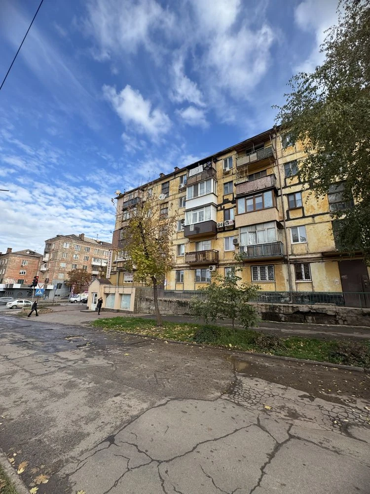 Продається Трикімнатна квартира на вулиці Артема, Тесленко, 11