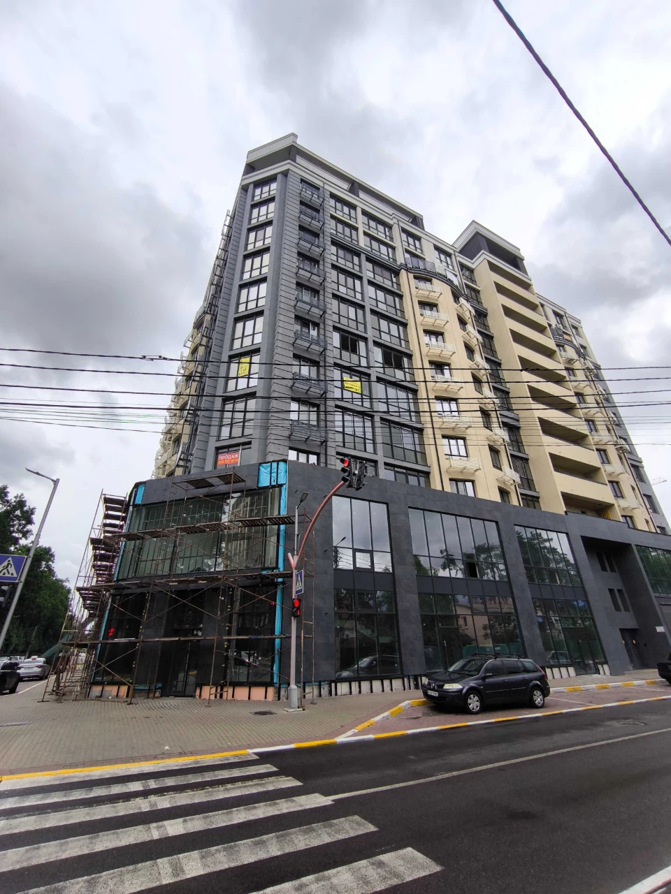 Sale of a spacious one-bedroom apartment with a private terrace