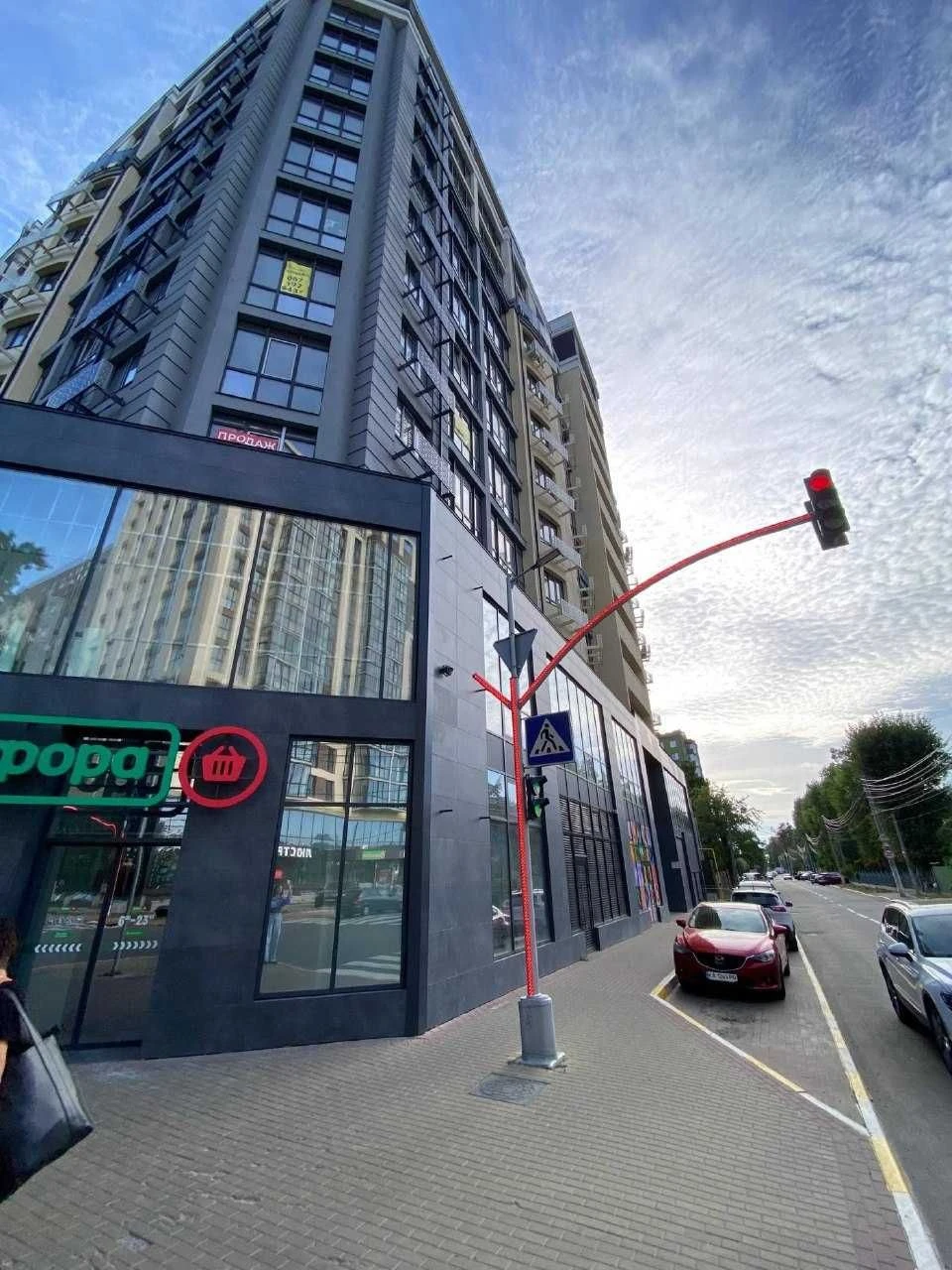 Sale of a spacious one-bedroom apartment with a private terrace