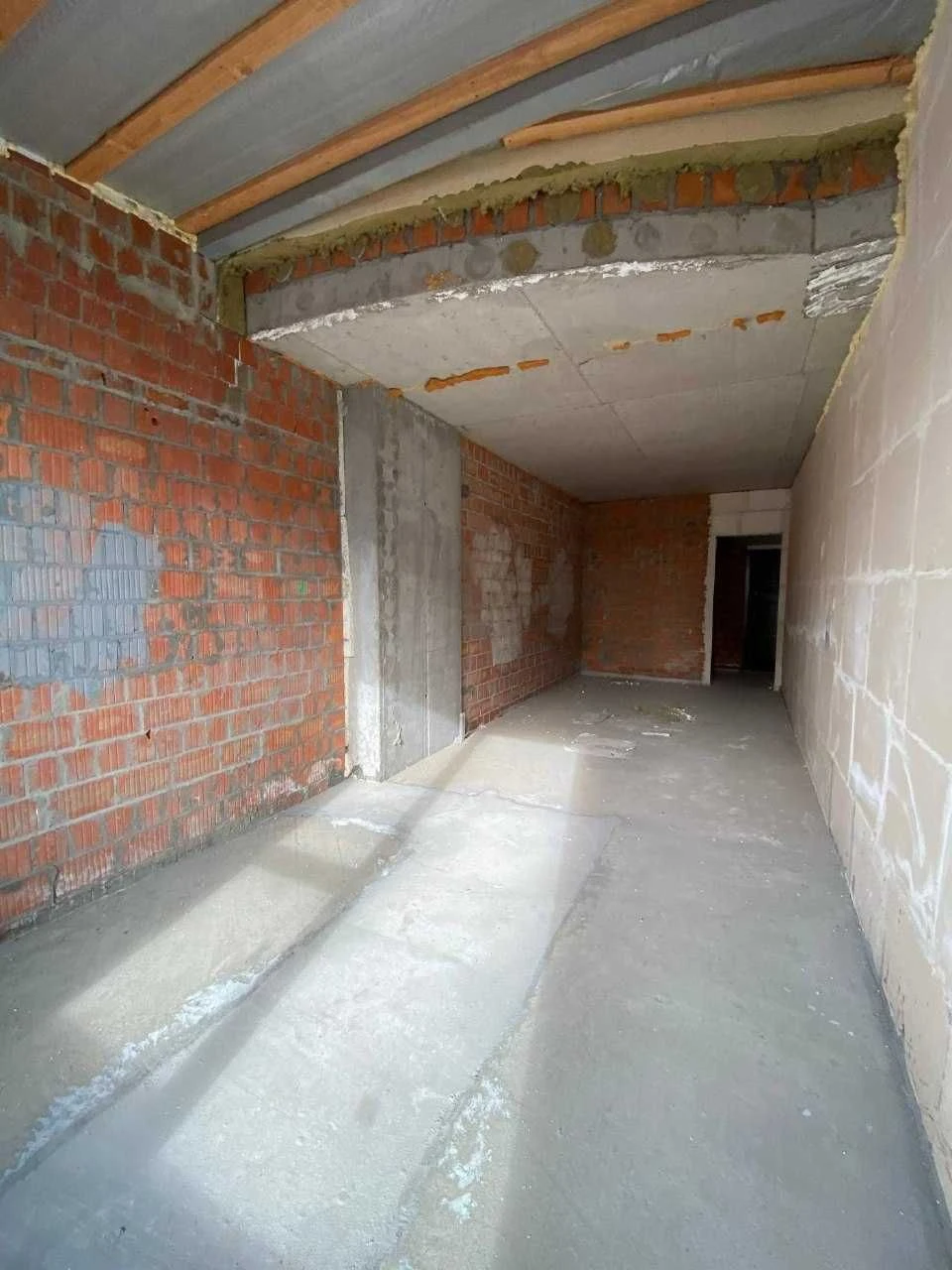 Sale of a spacious one-bedroom apartment with a private terrace