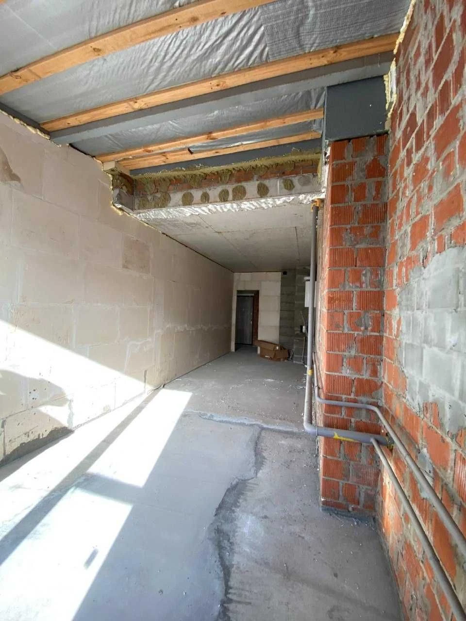 Sale of a spacious one-bedroom apartment with a private terrace