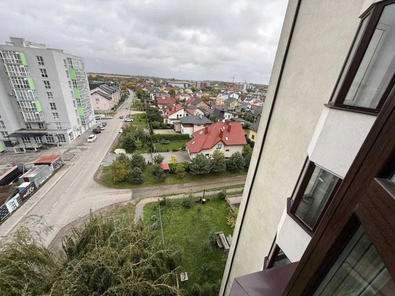 Продаж 2-кімнатна квартира з якісним євроремонтом та меблями