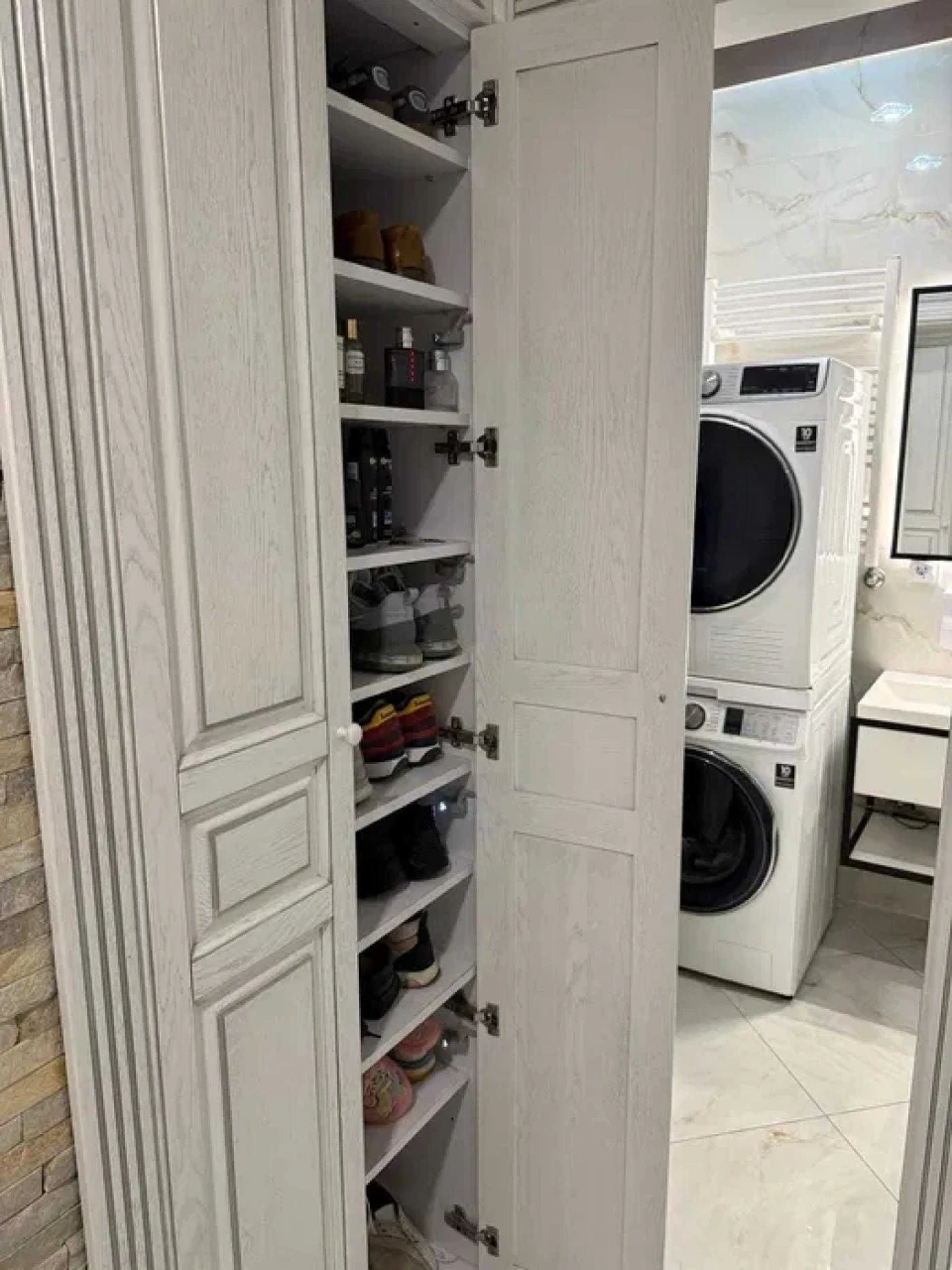 Продаж 2-кімнатна квартира з якісним євроремонтом та меблями