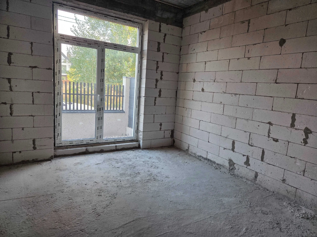 Ready duplex in a quiet, peaceful microdistrict. 2.5 acres.