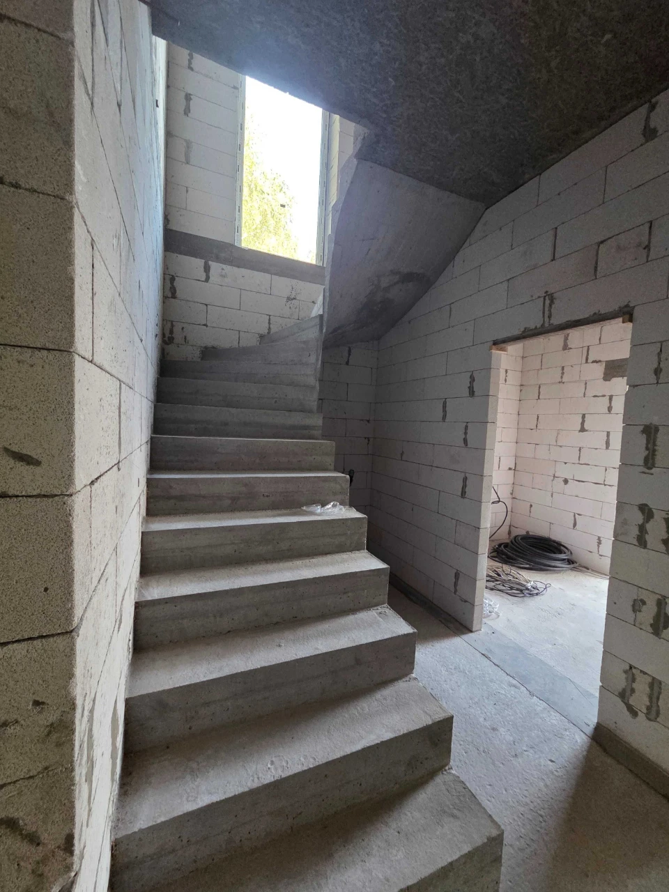 Ready duplex in a quiet, peaceful microdistrict. 2.5 acres.