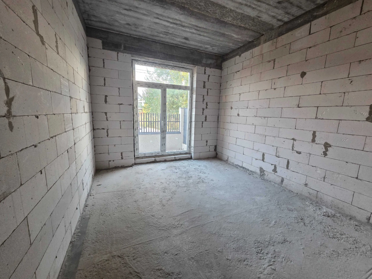 Ready duplex in a quiet, peaceful microdistrict. 2.5 acres.