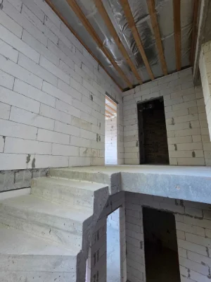 Ready duplex in a quiet, peaceful microdistrict. 2.5 acres.