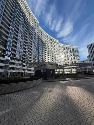 2-кімнатна 52 м² • Низький поверх, вікна у двір • ЖК «Атмосф
