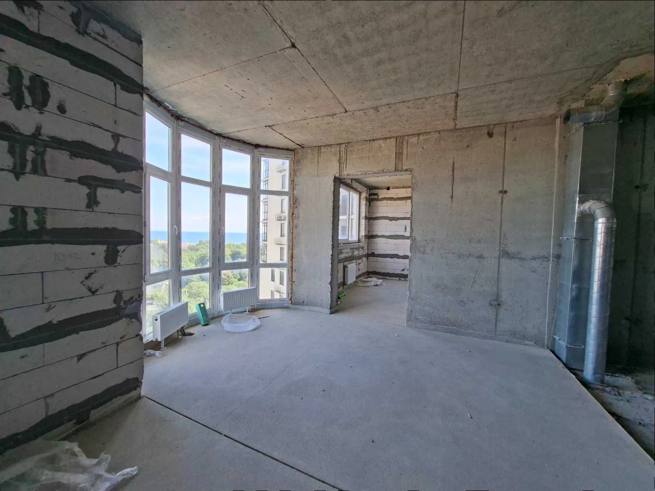 For Sale: 3-bedroom apartment in the "Aquamarine" residential complex