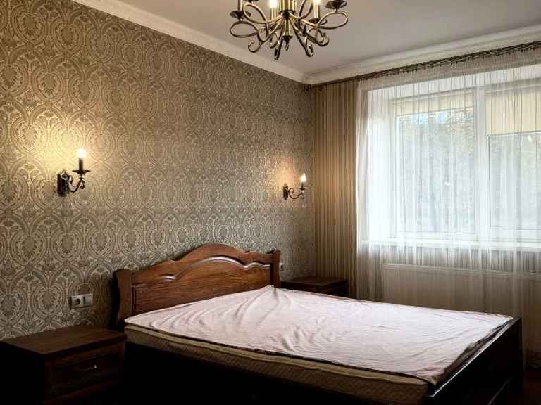 Apartment. Ivano-Frankivsk, Chornovola street