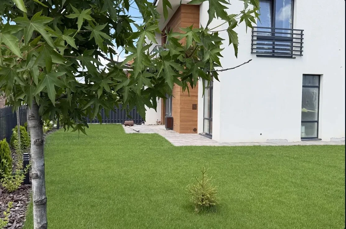 Duplex 144 m² with private plot of 3.51 acres. Enclosed territory