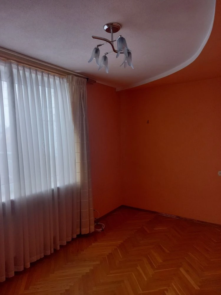 Продам комфортний житловий будинок в районі вулиці Дубнівськ