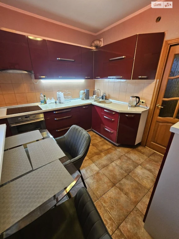 Long-Term Rental Apartment, Poczynki