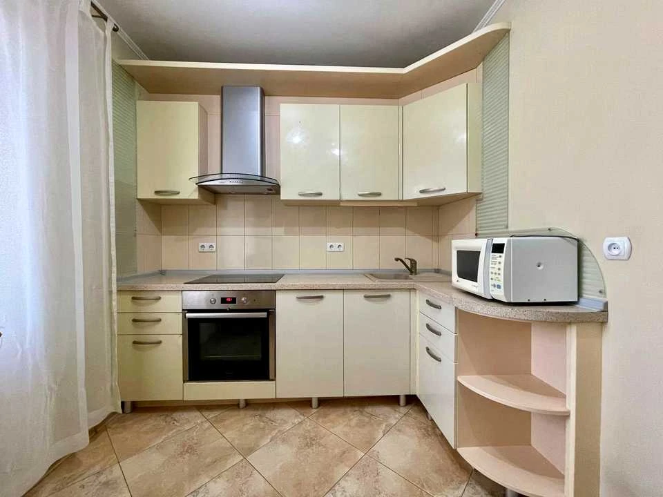 Apartment. Revutskogo st.