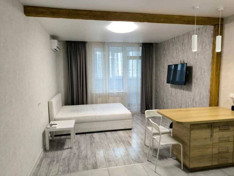 Apartment. Kyiv, Kharkiv Avenue