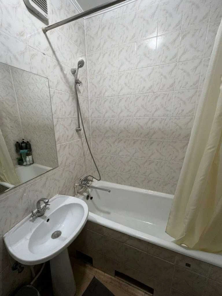 Продаж квартири метро Політехнічна, пр. Любомира Гузара,30/2