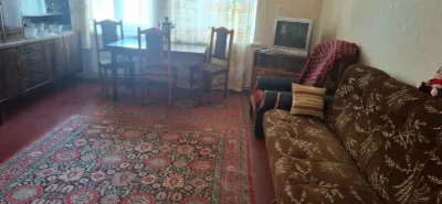 Selling 3-room apartment on the first floor of a 2-story building on St. Y.