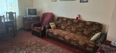 Selling 3-room apartment on the first floor of a 2-story building on St. Y.