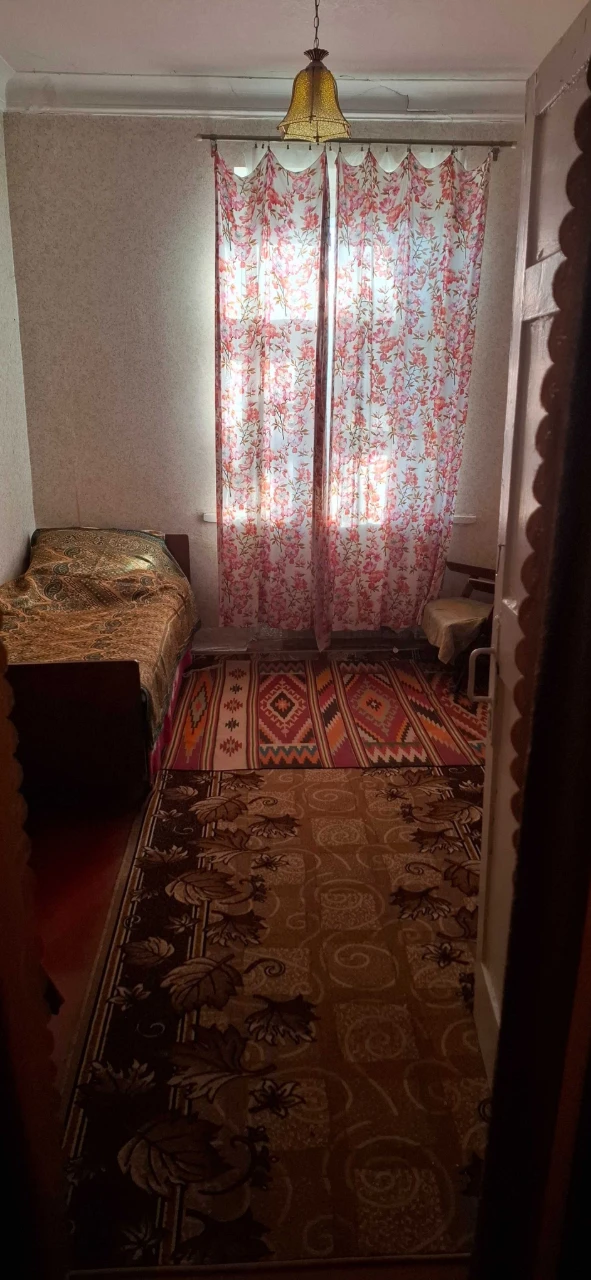 Selling 3-room apartment on the first floor of a 2-story building on St. Y.