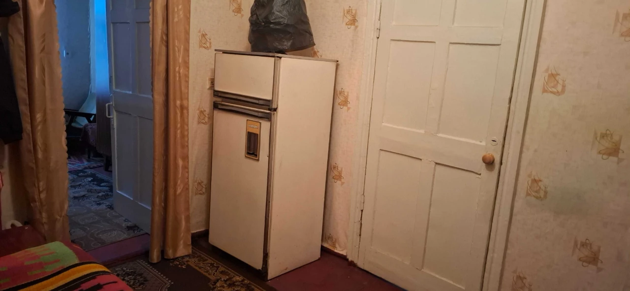 Selling 3-room apartment on the first floor of a 2-story building on St. Y.