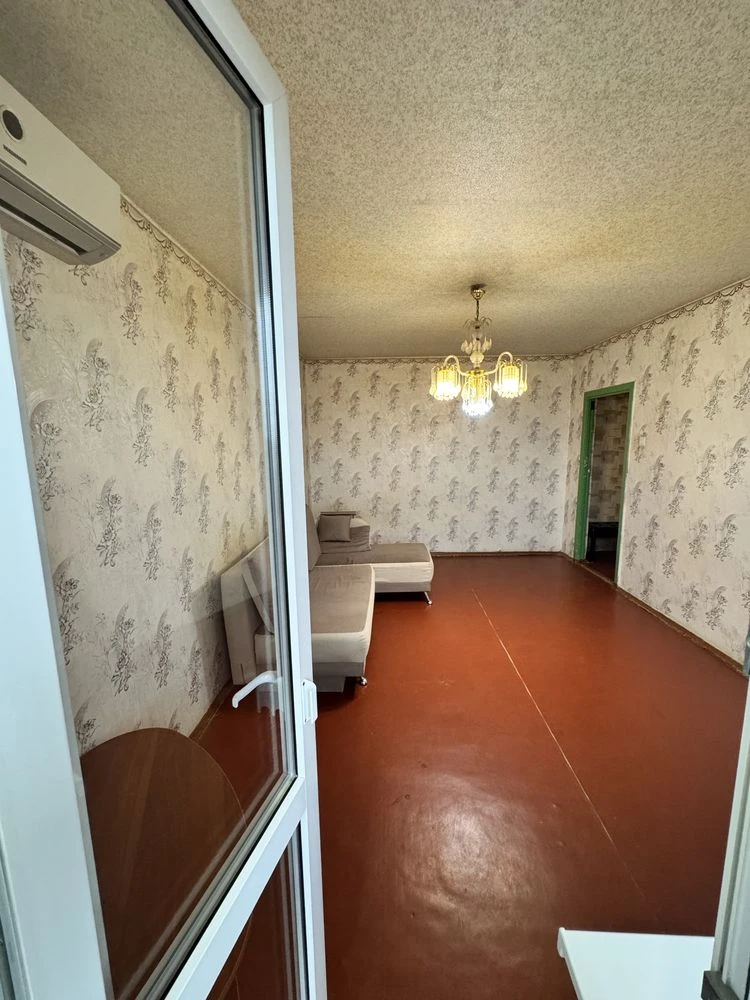 For Sale 2-room apartment with Forest View, 8th of 10 floors, Kam'yantske Left Bank