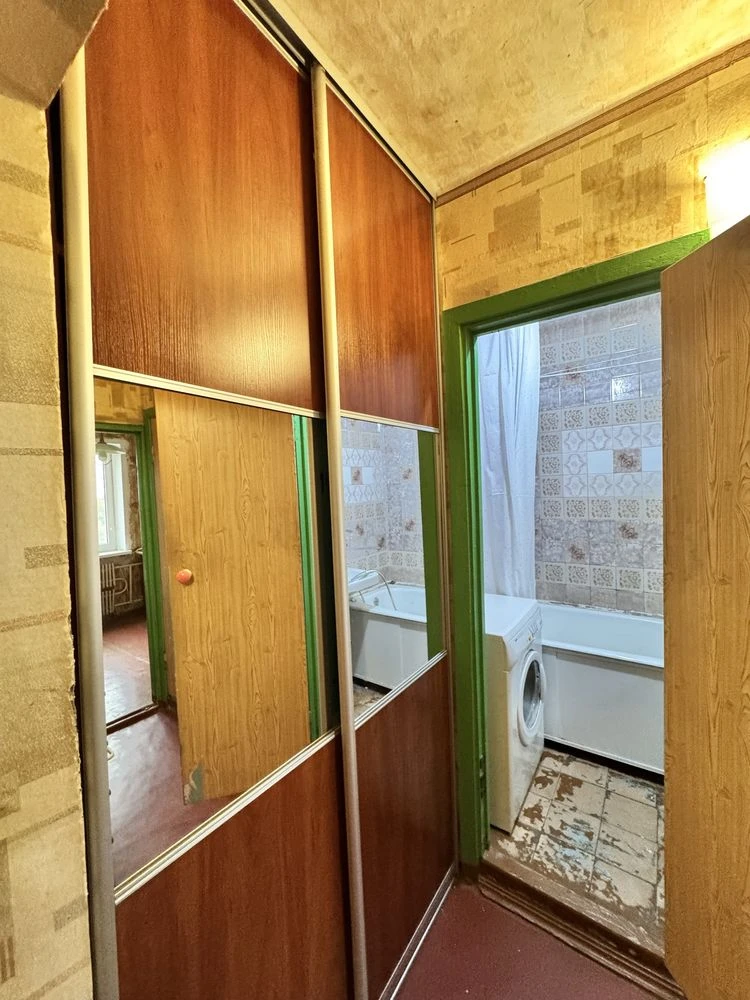 For Sale 2-room apartment with Forest View, 8th of 10 floors, Kam'yantske Left Bank