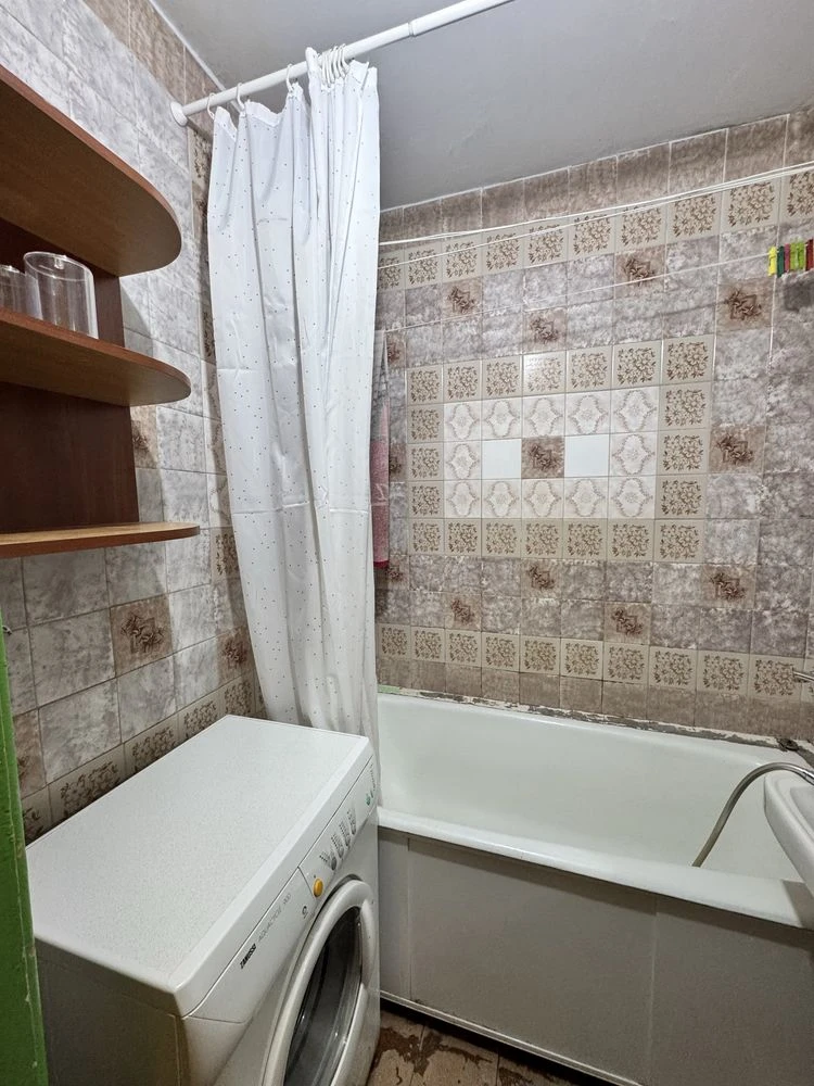 For Sale 2-room apartment with Forest View, 8th of 10 floors, Kam'yantske Left Bank