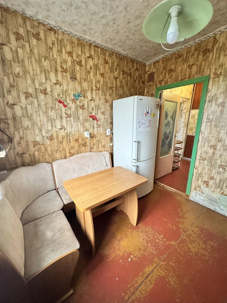 For Sale 2-room apartment with Forest View, 8th of 10 floors, Kam'yantske Left Bank