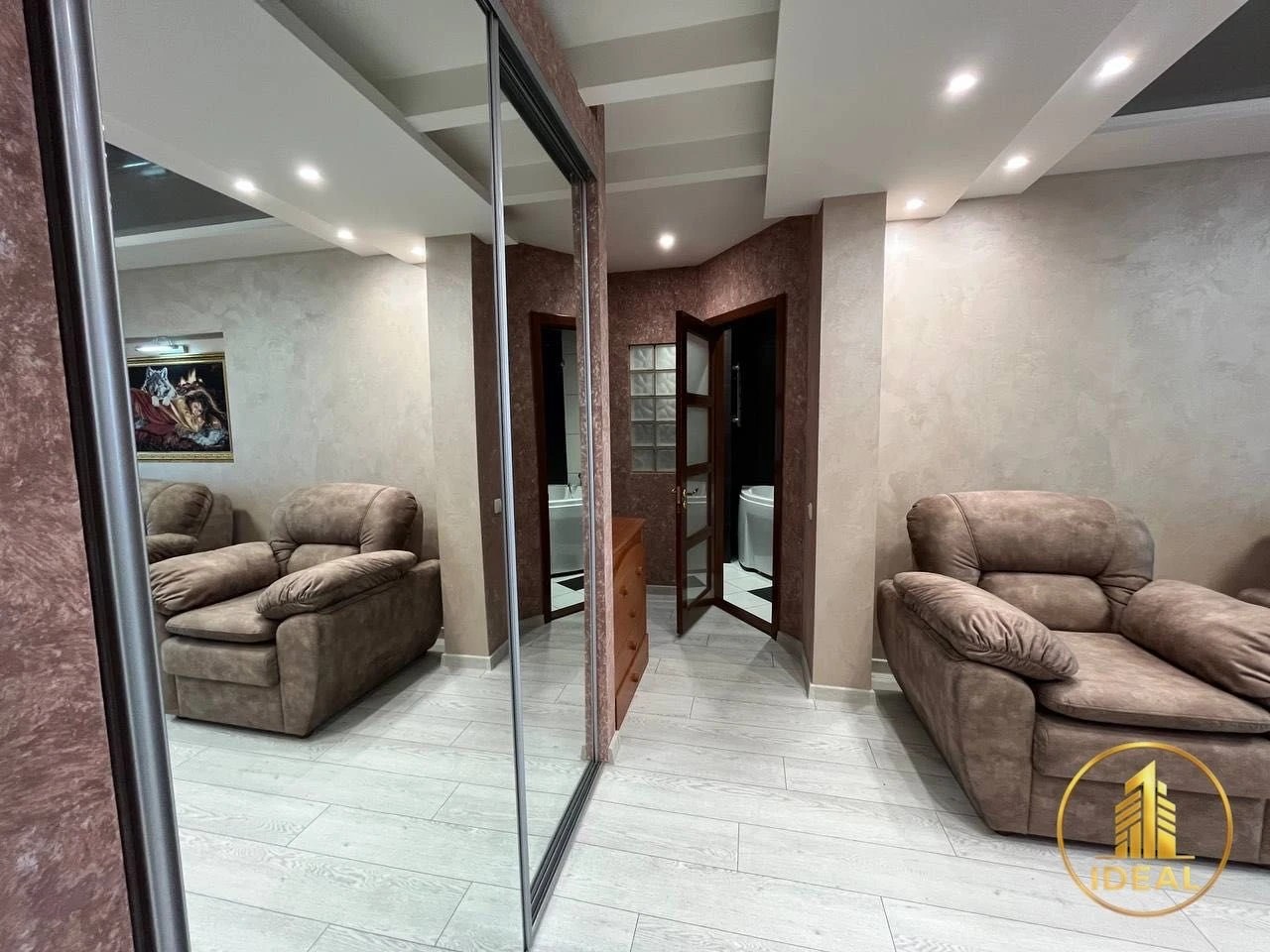 Sale of a 3-room apartment near Marshavets (Pravda) Park