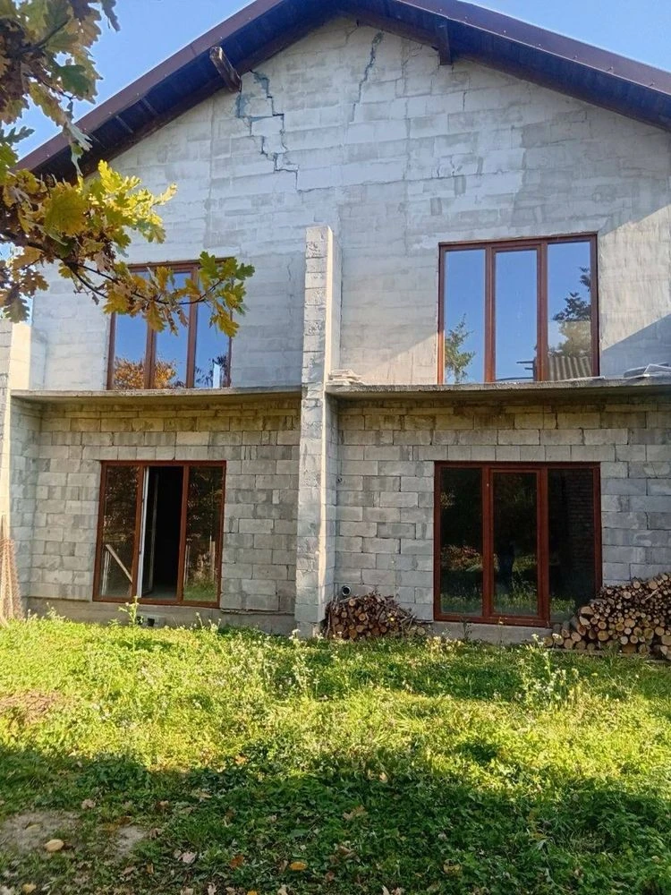 Продаж половини будинку в с. Мала Турʼя