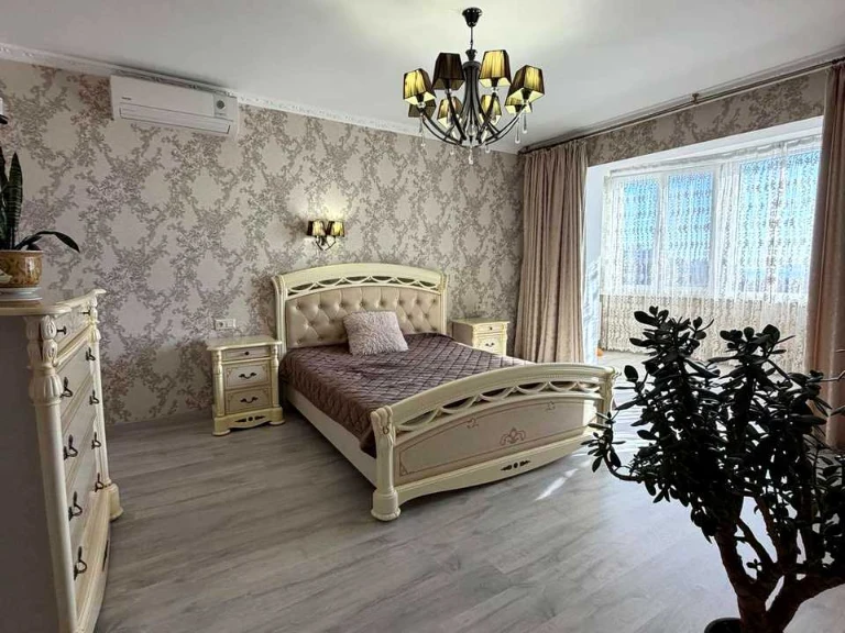 Apartment for sale. Odessa, Semen Paliy Street.