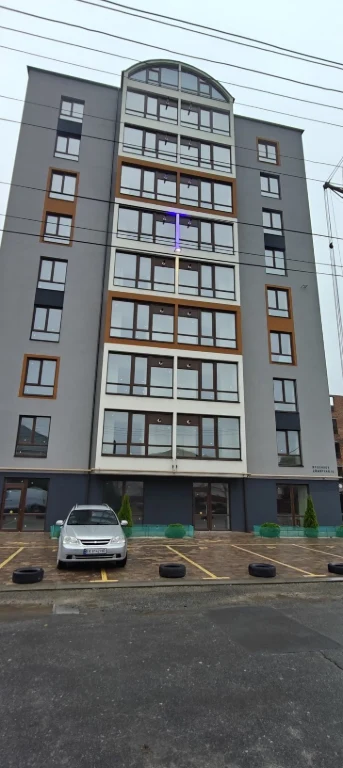 Продается 2к квартира на Виставці