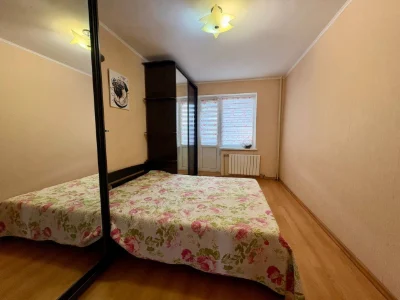 Apartment for Sale: 4 rooms on Prospect Lishpy.