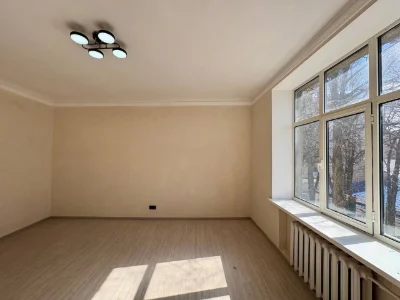 Продается 4-комнатная квартира на улице Петропавловская. Есть реновация