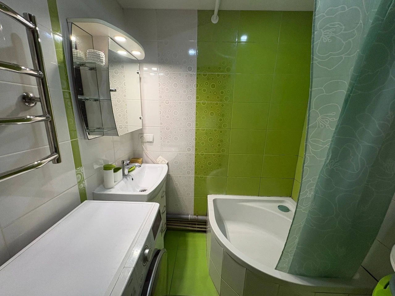 Apartment for Sale: 4 rooms on Prospect Lishpy.