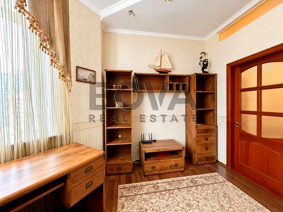 Квартира. Київ, Євгена Коновальця вул.