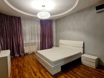 Квартира. Київ, Микільсько-Слобідська вул.