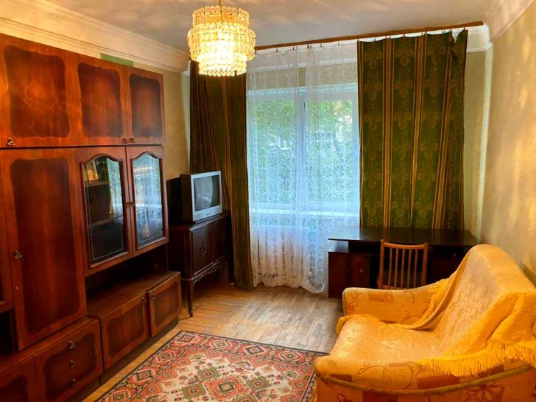 Apartment. Kyiv, Sirozhupaniv street.