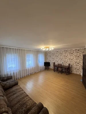 House 10 minutes from city center