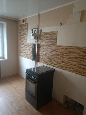 Продаж квартири з косметичним ремонтом  р-н алмазний біля зу