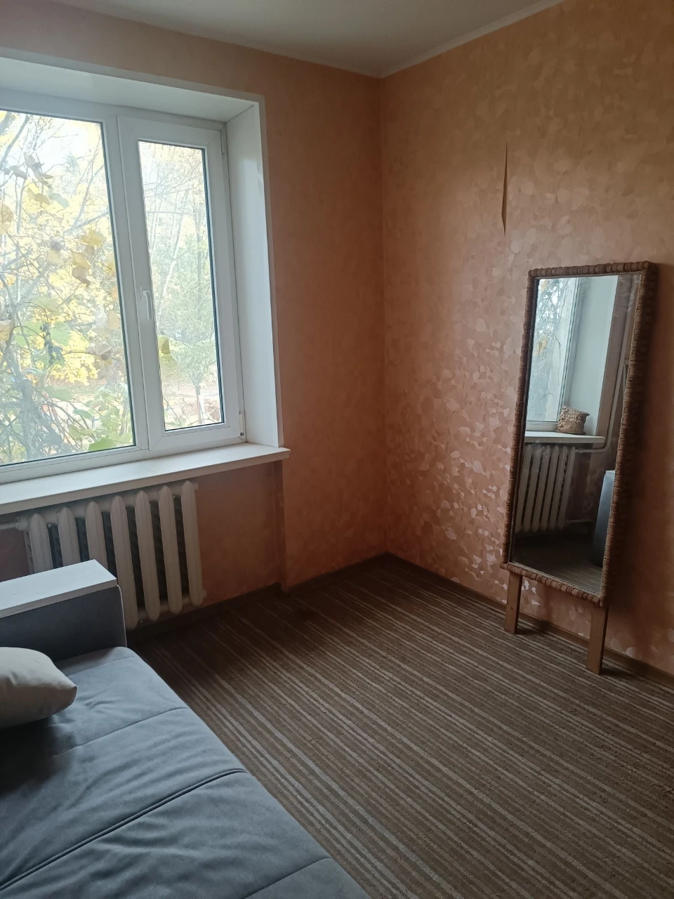 Продаж квартири з косметичним ремонтом  р-н алмазний біля зу