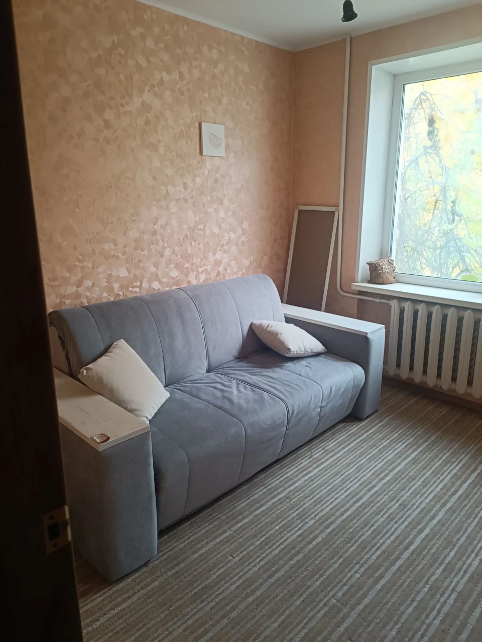 Продаж квартири з косметичним ремонтом  р-н алмазний біля зу