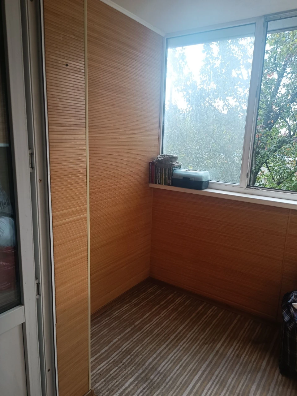 Продаж квартири з косметичним ремонтом  р-н алмазний біля зу
