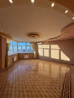 Apartment for Sale: 3 Rooms, 111 sq.m. in Solomyansky District