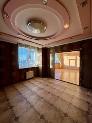 Apartment for Sale: 3 Rooms, 111 sq.m. in Solomyansky District